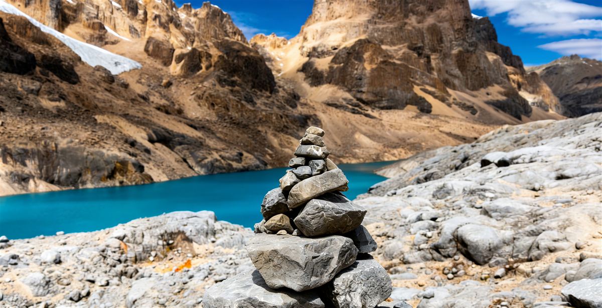 El grupo celebrando en un mirador de la cordillera